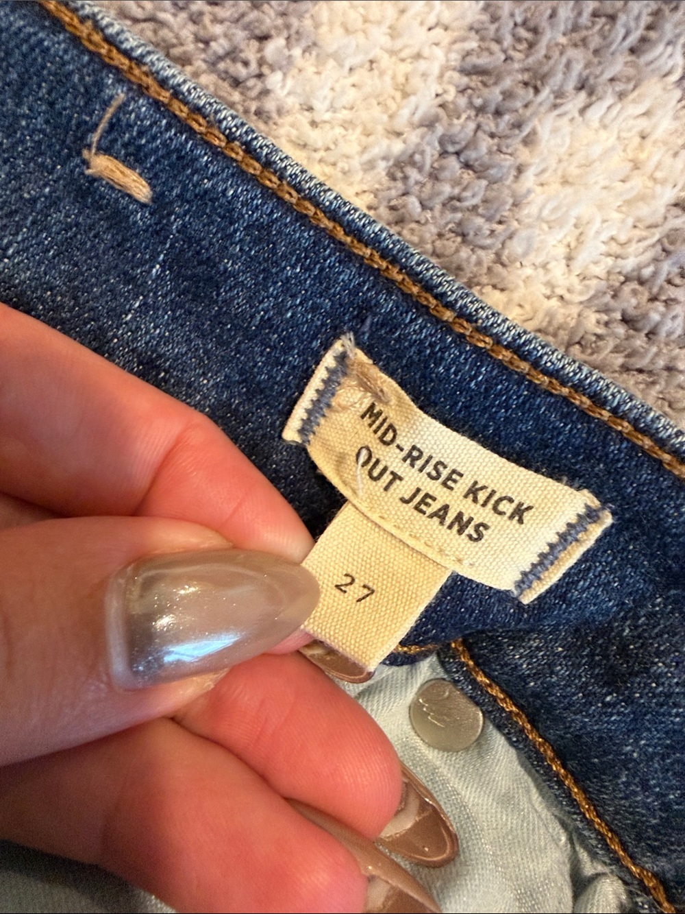 Madewell Mid-Rise Kick Out Jeans - Picture 3 of 3